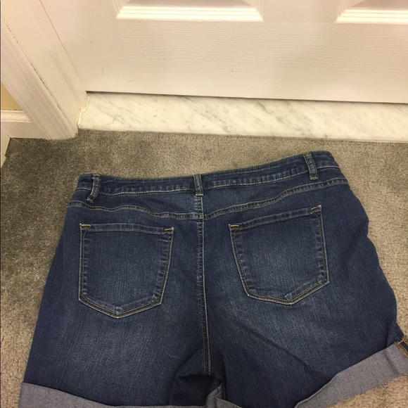 Apt 9 denim shorts - lightly distressed - Picture 3 of 4